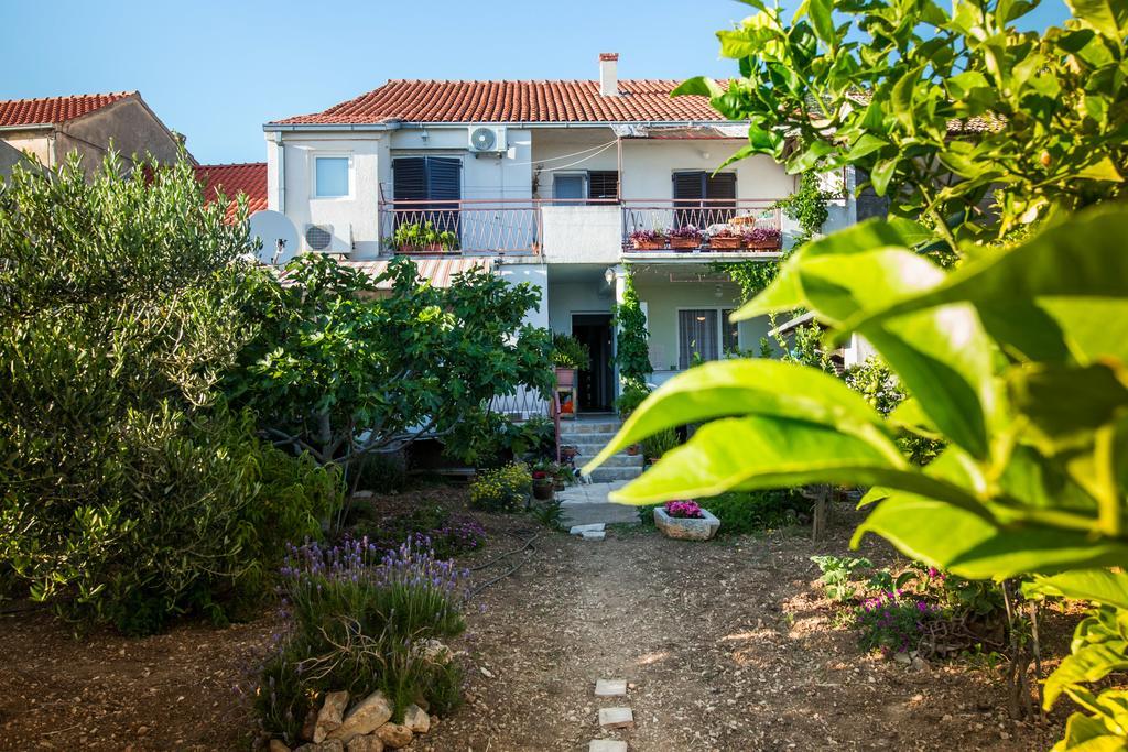 Komiža Garden Apartments מראה חיצוני תמונה