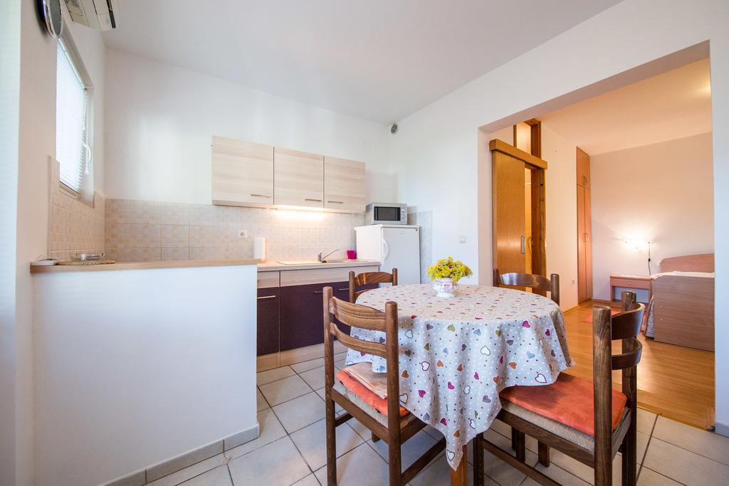 Komiža Garden Apartments מראה חיצוני תמונה