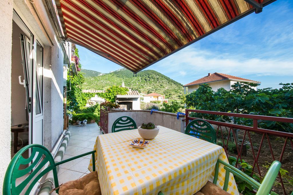 Komiža Garden Apartments מראה חיצוני תמונה
