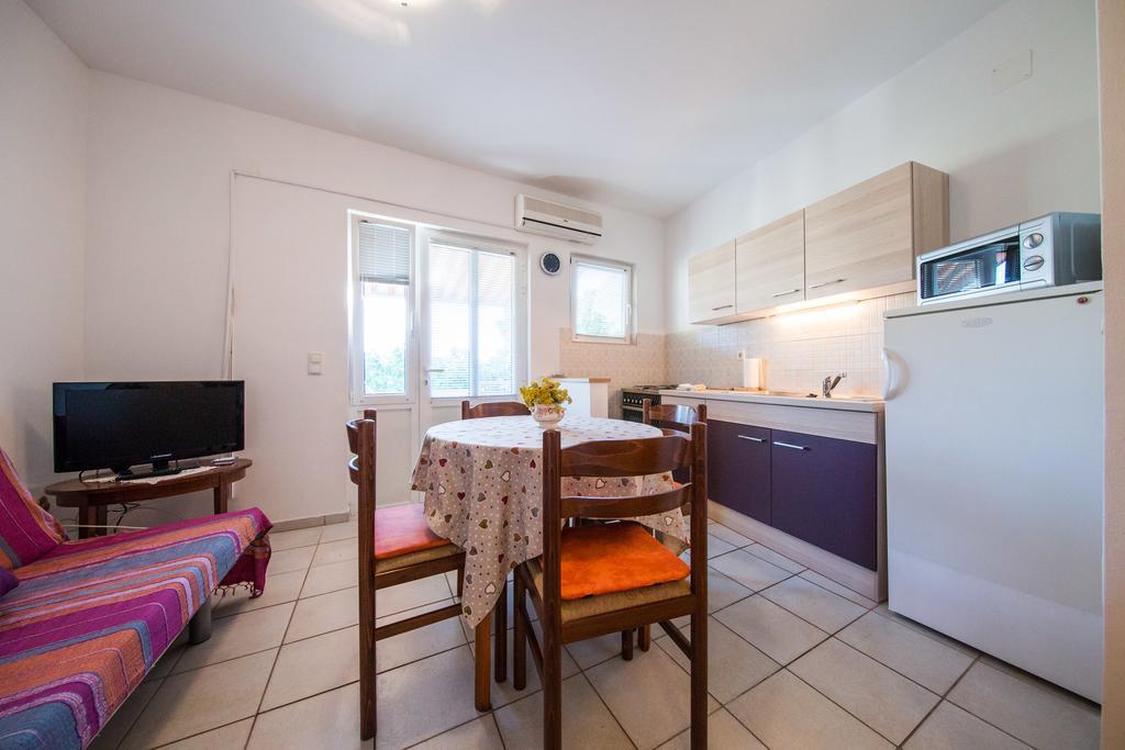 Komiža Garden Apartments מראה חיצוני תמונה