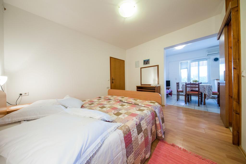 Komiža Garden Apartments מראה חיצוני תמונה